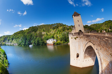 Obraz premium Lot river and Valentre bridge in Cahor France