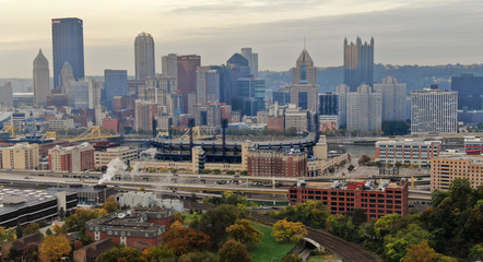 Fototapeta na wymiar Pittsburgh morning skyline