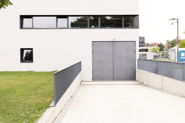 Unloading dock for heavy transport at storehouse