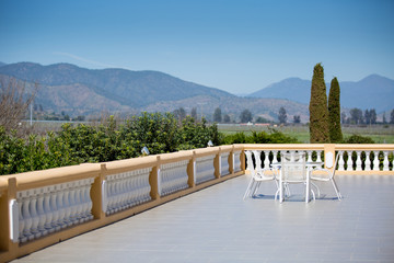 terraza para disfrutar el paisaje de la viña