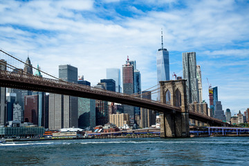 Fototapeta na wymiar Vista del Puente Brooklyn y en Manhatthan