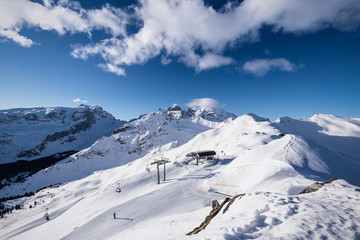 Fototapeta na wymiar Winterlandschaft in Vorarlberg mit Blick auf die Drei Türme (Golm im Montafon)