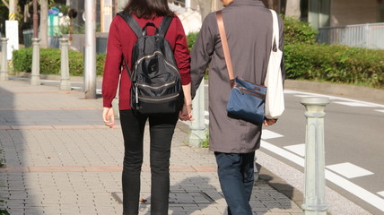 Obraz premium couple walking in the park