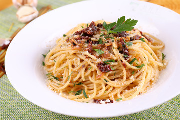 spaghetti with tomato sauce