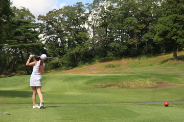 女性ゴルファー