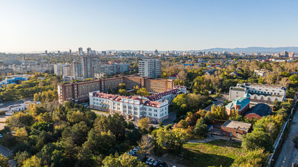 Obraz premium Road clinical hospital in Khabarovsk top view. The Church of the Holy Martyr Grand Duchess Elizabeth in Khabarovsk in the summer on the territory of the railway hospital