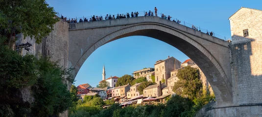 Papier Peint photo autocollant Stari Most Stari Most (pont de Mostar) a reconstruit un pont ottoman du XVIe siècle dans la ville de Mostar, en Bosnie-Herzégovine