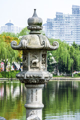 Obraz premium Pagoda statue in park with pond
