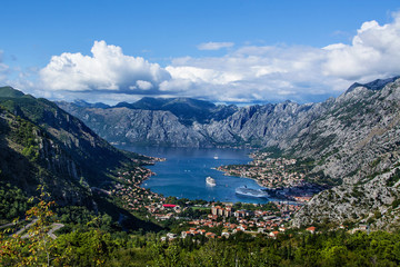 fiord w Czarnogórze, piękny widok na Kotor, góry i morze Adriatyckie - obrazy, fototapety, plakaty