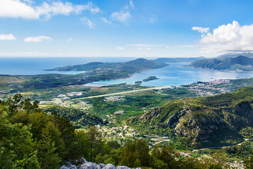 krajobraz wybrzeża morza Adriatyckiego, Czarnogóra, lotnisko