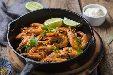Fried prawns with lime in a pan