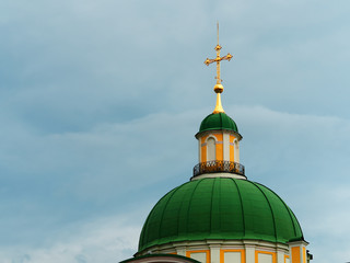 Fototapeta na wymiar Orthodox green dome of church with cross architecture background