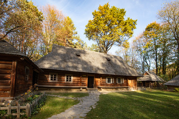 Fototapeta na wymiar Ancient village house in Museum of Folk Architecture and Rural Life in Lviv (Shevchenkivsky Gai )