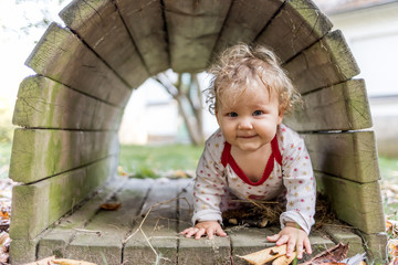 bébé fille tunnel