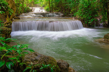 Obraz premium Huay Mae Khamin Waterfalls, Khuean Srinagarindra National Park, Si Sawat , Kanchanaburi, Thailand
