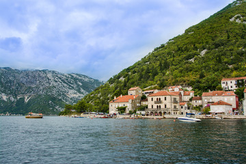 Fototapeta na wymiar stare miasteczko Perast w zatoce Kotorskiej, Czarnogóra