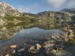 Fototapeta premium Lago montaña