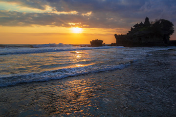 Fototapeta na wymiar Tanah Lot in golden sunset, Bali, Indonesia.