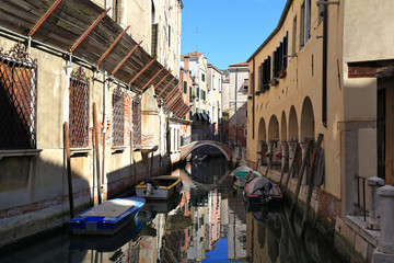 Fototapeta na wymiar Venice, a quiet canal with a bridge crossing - Italy