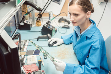 Optical quality control and assembly inspection of an electronic product