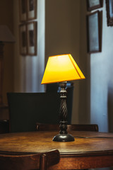 Lampe de chevet avec abat jour vintage