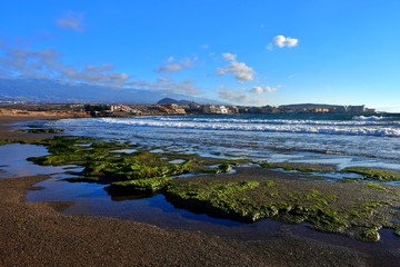 Fototapeta na wymiar El Medano, rocks and puddles at low tide