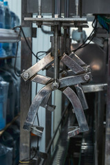 Mechanical grip for carbonated beverage production