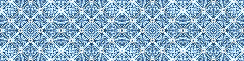 Gordijnen Portugees mozaïek tegel naadloze grens patroon. Keramische Azulejo-stijl. Betegelde motief grafische banner. Traditionele Portugal Toerisme Lint Trim.Travel Brochure Achtergrond. Verpakkingsontwerp Vector EPS 10 © Limolida Studio