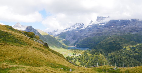 Bei Engelberg, Schweiz: Blick auf den Engstlensee