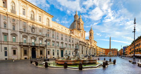 Fototapeta na wymiar Piazza Navona and Fountain