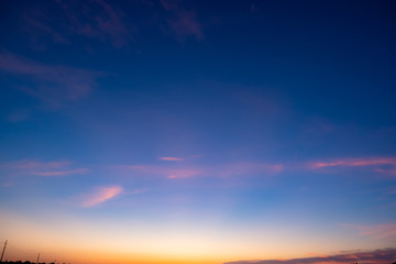 Obraz premium blue and purple sky at sunrise 