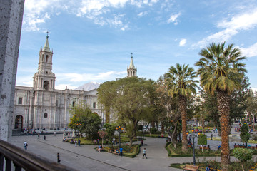 Fototapeta na wymiar Plaza de Armas and Basilica Cathedral of Arequipa (Peru)