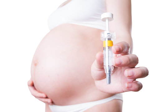 Pregnant woman injects anticoagulants into her stomach