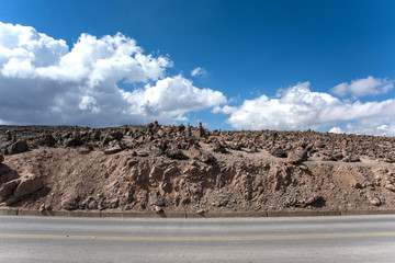 The Mirador de Los Andes (“Andes Lookout”), also known as the Patapampa Pass, is a breathtaking lookout point between Arequipa and Chivay (Peru)