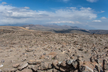 The Mirador de Los Andes (“Andes Lookout”), also known as the Patapampa Pass, is a breathtaking lookout point between Arequipa and Chivay (Peru)