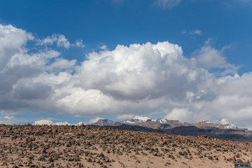 The Mirador de Los Andes (“Andes Lookout”), also known as the Patapampa Pass, is a breathtaking lookout point between Arequipa and Chivay (Peru)
