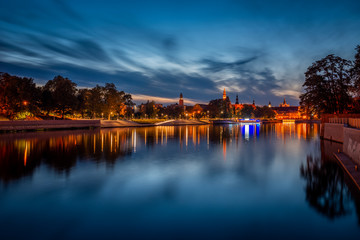 Fototapeta na wymiar panorama of odra river in wroclaw poland by night