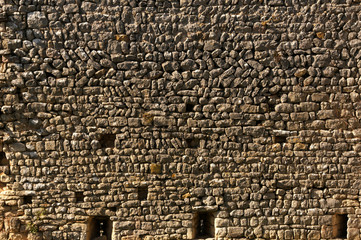 Mur de pierres taillées dans le château