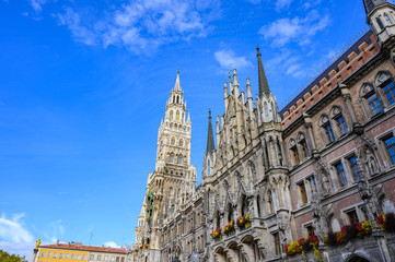 Fototapeta premium ミュンヘン新市庁-New Town Hall on Marienplatz square