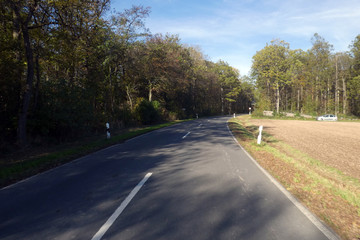 Fototapeta premium Straße von Stierhöfstetten nach Castell
