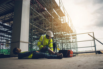 First aid support accident in site work, Builder accident fall scaffolding to the floor, Safety team help employee accident. - obrazy, fototapety, plakaty