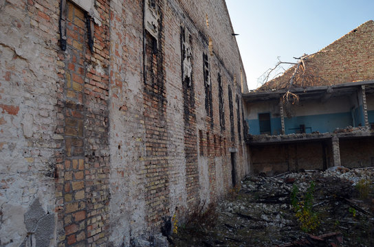 Fototapeta Ghost town in Eastern Europe.Former Soviet kids camp.Ukraine gets rid of the consequences of communism. Ruins. . Kiev Region,Ukraine