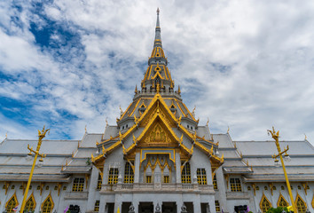 Fototapeta premium Wat Sothon Wararam Worawihan in Chachoengsao, Thailand.