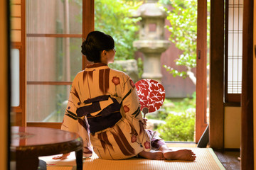 美しい日本人女性の浴衣姿