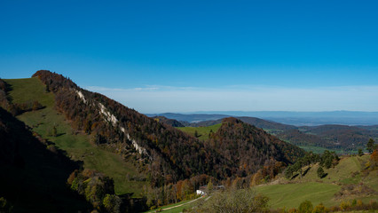 Aussicht w&auml;hrend der Wanderung auf der Wasserfallen BL an einem wundersch&ouml;nen Herbsttag