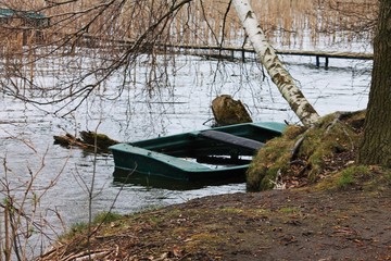 opuszczona łódka © novak98