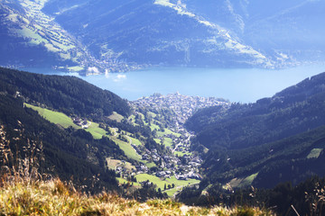 Sicht von oben auf Zell am See, Österreich