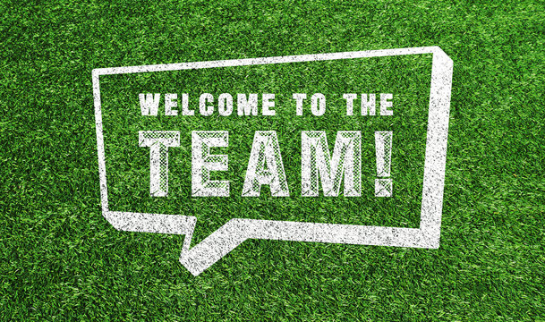 芝生の上にWELCOME TO THE TEAM!の文字 - Powered by Adobe