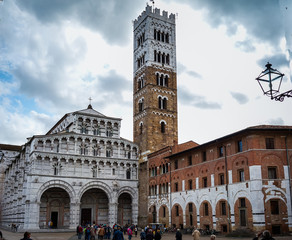 Fototapeta na wymiar Lucca Cathedral 1063 Of the original structure, the great apse with its tall columnar arcades and the fine campanile remain. The nave and transepts of the cathedral were rebuilt in the Gothic style 