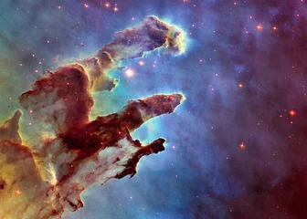 Fotobehang Ergens in de diepe ruimte. Zuilen van creaties en ruimtestof. Sciencefiction behang. Elementen van deze afbeelding zijn geleverd door NASA. © ALEXANDR YURTCHENKO